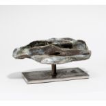 Cimiotti, Emil. 1927 Göttingen. Faltung. 1993. Bronze, bemalt. 14 x 28,5 x 14,5cm. Signiert verso: