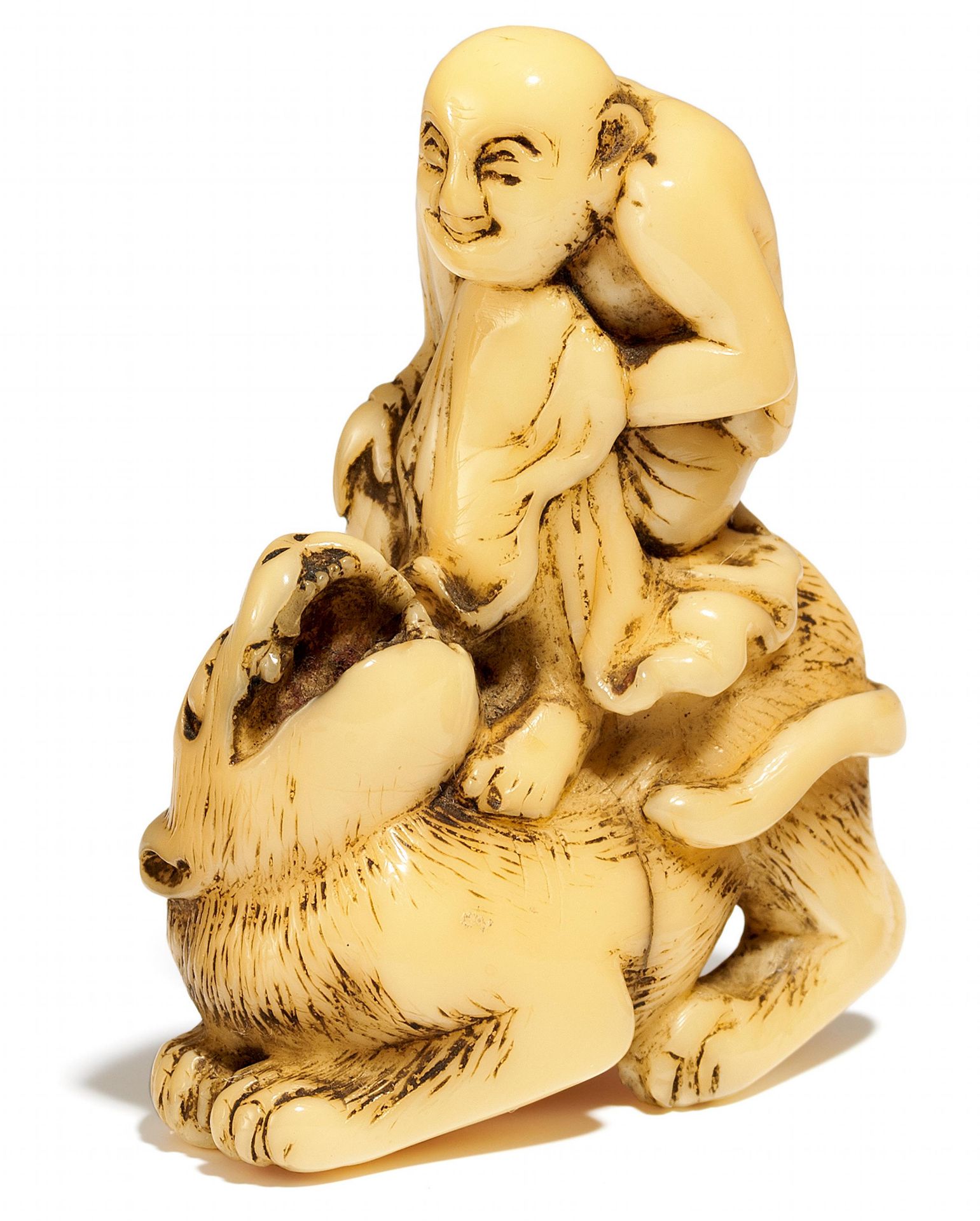 NETSUKE: SENNIN BUKAN ZENSHI. Japan. Edo-Zeit. Eckzahn des Nilpferdes, fein geschnitzt und poliert