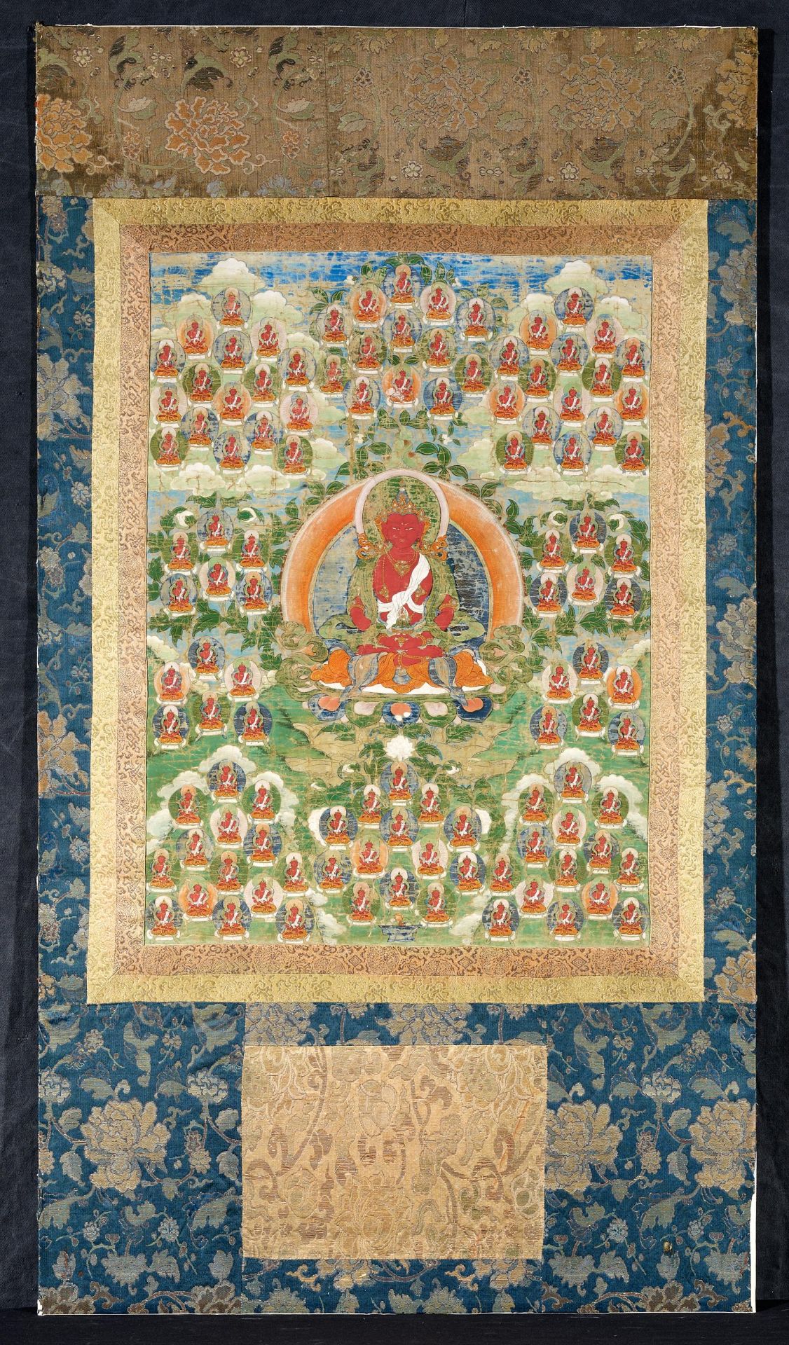 BEDEUTENDES UND GROßES THANGKA DES SUKHAVATIVYUHA-SUTRA MIT AMITAYUS. Tibet. 17./18. Jh. Farben - Bild 5 aus 6