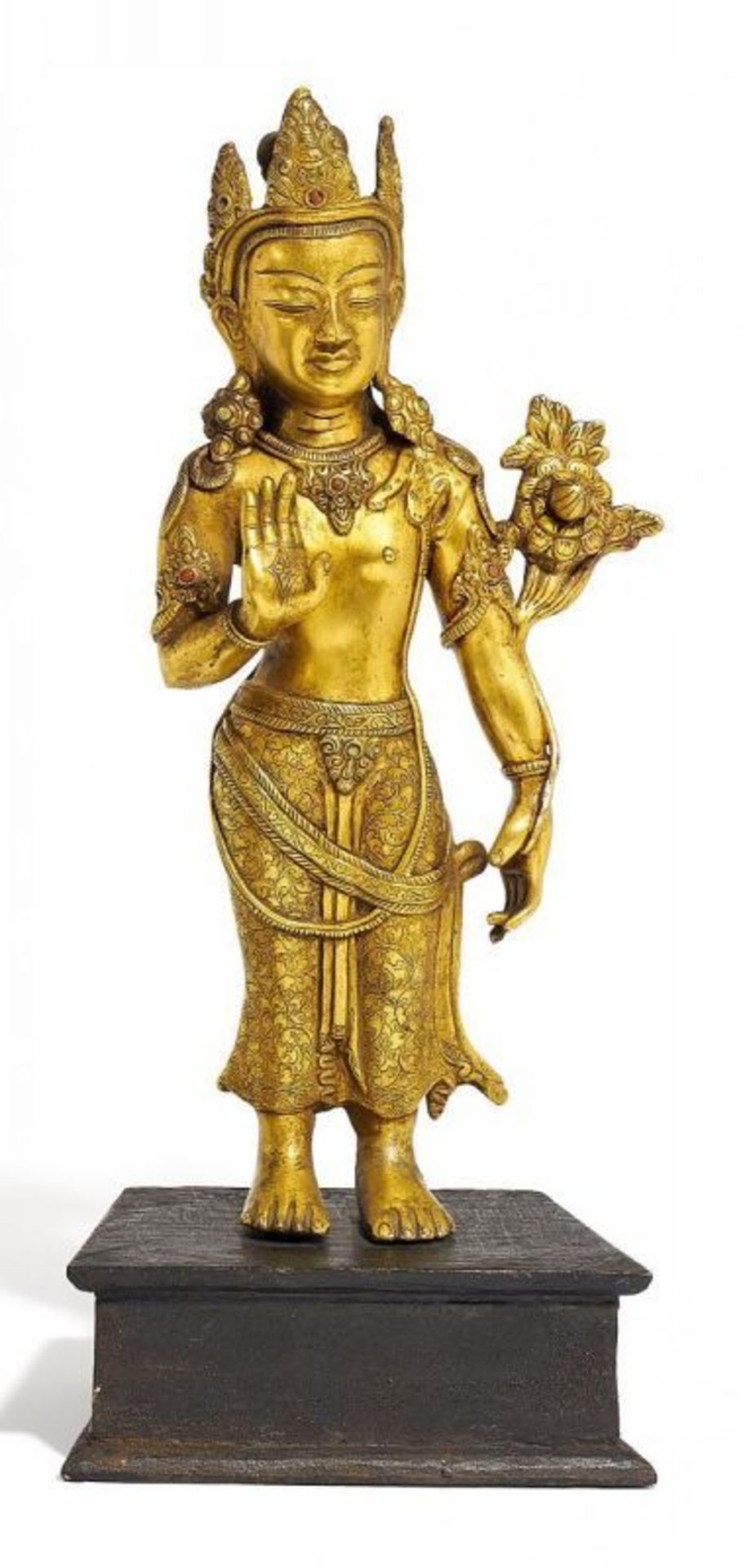 STEHENDER MAITREYA. Nepal. Um 1900. Bronze, fein graviert, mit Feuervergoldung und Steinbesatz. - Bild 2 aus 2
