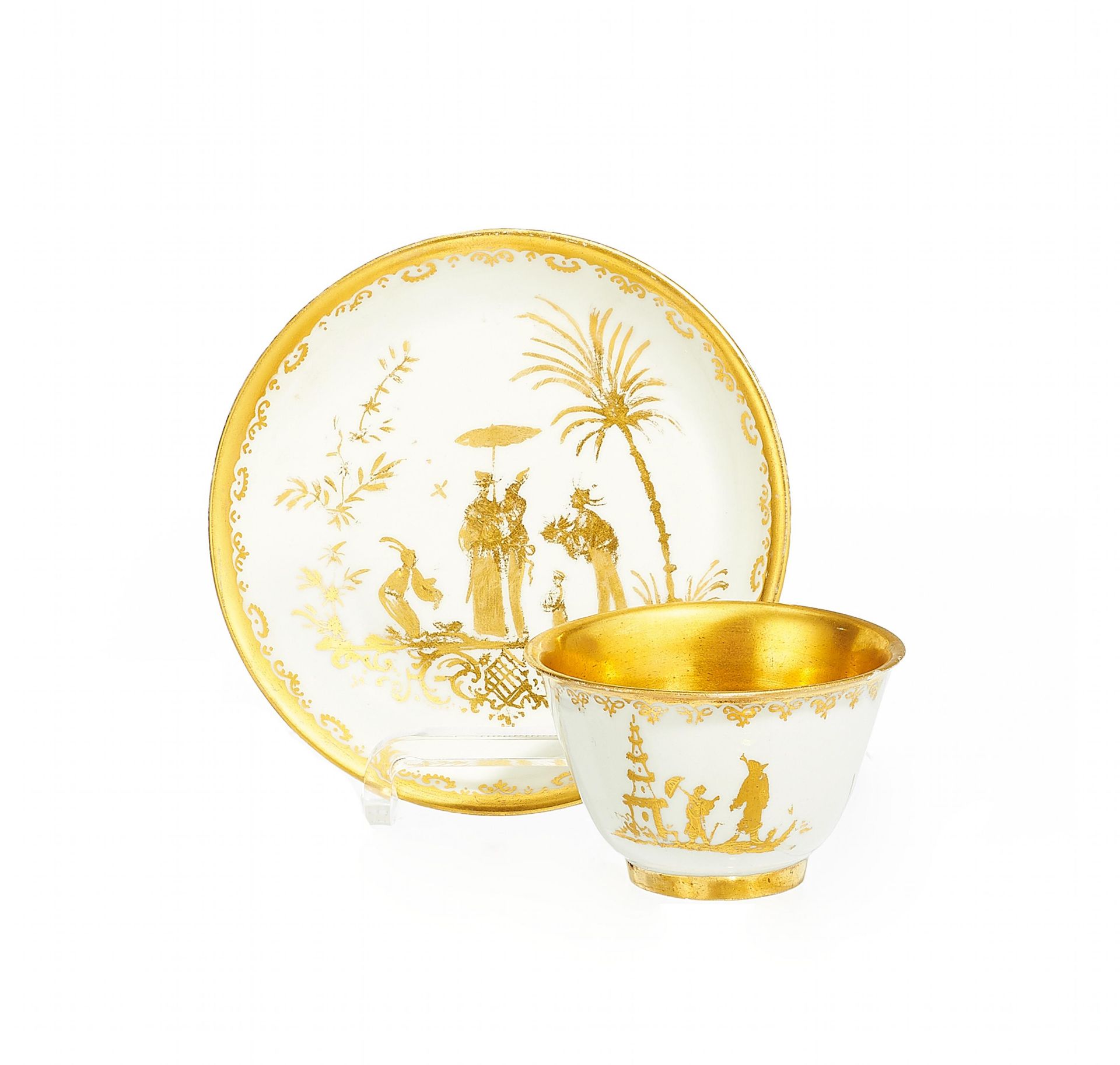 KOPPCHEN UND UNTERSCHALE MIT GOLDCHINESEN. Meissen. Um 1720-25. Dekor Werkstatt Abraham Seuter,