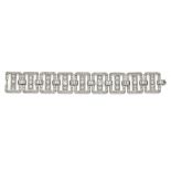 DIAMANT-ARMBAND. Wohl Frankreich, um 1920. 900/- Platin, Gesamtgewicht: 59,0g. L x B=ca. 17,5 x 2,