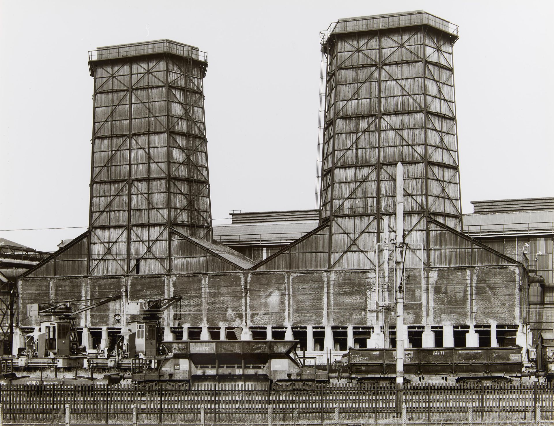 Becher, Bernd und Hilla 1931 Siegen - 2007 Rostock / 1934 Potsdam - 2015 Düsseldorf "Kühltürme Terre