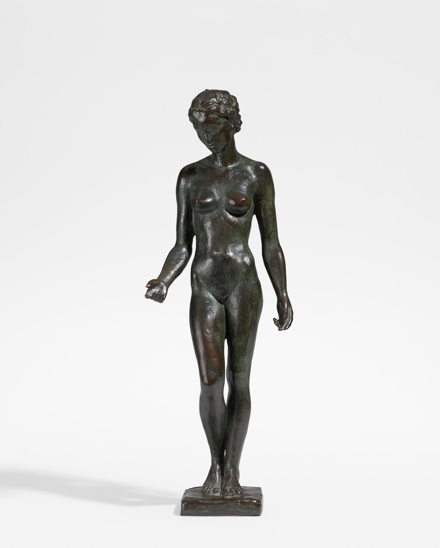 Klimsch, Fritz 1870 Frankfurt a. M. - 1960 Saig Anmut (Stehendes Mädchen). 1939. Bronze, braun