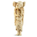 NETSUKE: SENNIN SHOSEN. Japan. Edo-Zeit. Um 1800. Elfenbein, fein geschnitzt und graviert, leicht