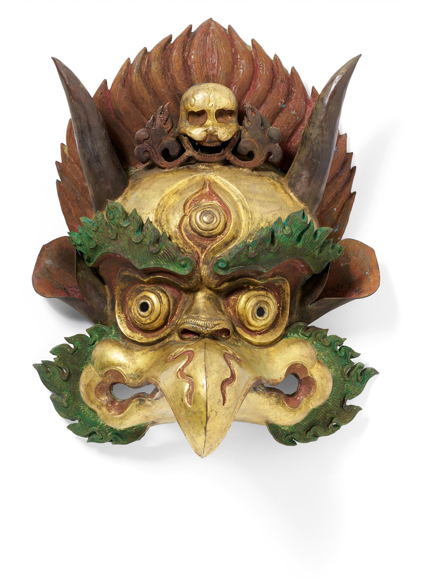 GROßE GARUDA-MASKE. Nepal/Tibet. 19. Jh. Bronzeblech mit Vergoldung und Pigmenten. Mit flammenden