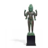 BODHISATTVA LOKESHVARA. Khmer. Ca. 10. Jh. Bronze mit rötlicher und grüner Patina. Vierarmig,