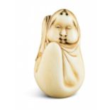 NETSUKE: ONNA DARUMA. Japan. Edo-Zeit. 19. Jh. Elfenbein, fein geschnitzt und graviert, die