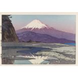 HOLZSCHNITT: FUJIYAMA FROM OKITSU. Japan. Shôw-Zeit. 1928. Nishiki-e. Ôban, tate-e. Yoshida.