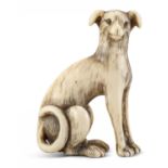 NETSUKE: SITZENDER HUND. Japan. Edo-Zeit. 19. Jh. Elfenbein mit goldgelber Gebrauchspatina, fein