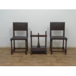 tafel linnenpers en 2 stoelen stel noten stoelen met getorste poten en bekleed met leer, 17e eeuw en