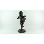 bronzen neo classistisch beeld gepatineerde bronzen fontein met voorstelling van cupido met eend,