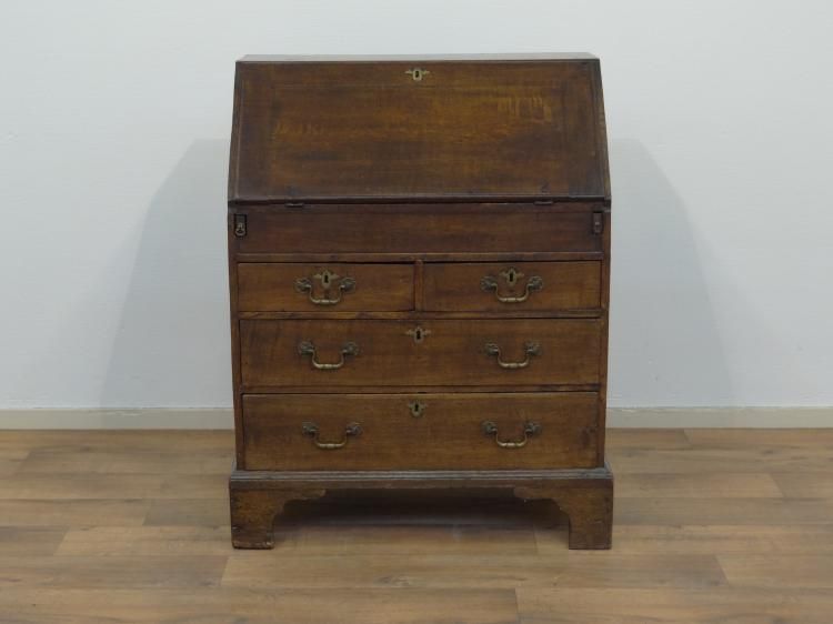 eiken secretaire eiken bureau met interieur achter schuingeplaatste schrijfklep en voorzien van 4