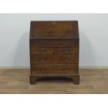 eiken secretaire eiken bureau met interieur achter schuingeplaatste schrijfklep en voorzien van 4