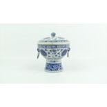 Chinees porseleinen coupe blauw/wit Chinees porseleinen dekselcoupe met decor van chrysanten en