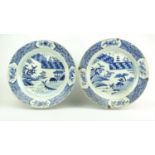 stel kapitale schotels -1 defect- stel blauw/wit Chinees porseleinen schotels met decor van