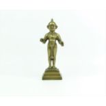 staande vergulde sculptuur godin bronzen sculptuur met voorstelling van staande figuur op sokkel,