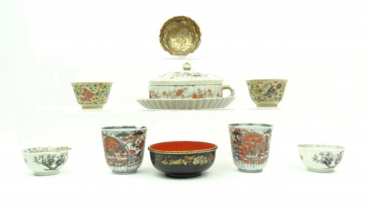 lot divers polychroom porselein lot Japans en Chinees porselein waaronder Chinese terrine op