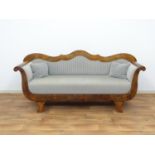 biedermeier sofa Hollandse mahonie gefineerde biedermeier sofa met gecontourneerde rug en bekleed