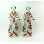 2 Japanse Imari beelden stel Japans porseleinen Imari sculpturen met voorstelling van Geisha's,