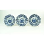 3 b/w Chinese schotels serie van 3 blauw/wit Chinees porseleinen schotels met decor van lotusbloem