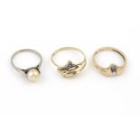 3 diverse ringen w.o. dolfijnenring 14 krt. gouden dolfijnring, 14 krt. gouden fantasiering en