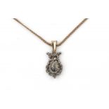 hanger met roosdiamant aan ketting 14 krt. gouden gouremette collier met zilveren hanger waarin