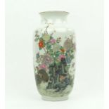 Chinese vaas, Republiek Chinees porseleinen vaas met polychroom decor van kwartels bij rots met