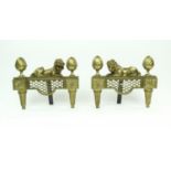 stel bronzen chenets stel Franse bronzen chenets met ornament in de vorm van liggende leeuw,