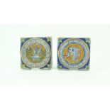 2 antieke tegels stel Italiaanse polychrome tegels met voorstelling van zeemonster en ornament,