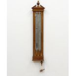 noten barometer Hollandse noten Louis XVI bakbarometer met timpaanvormige kap en tinnen