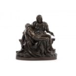 bronzen pieta Barbedienne gepatineerde bronzen sculptuur met voorstelling van Piëta naar