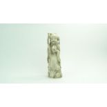 ivoren beeld Chinese ivoren sculptuur met voorstelling van wijsgeer met staf en vrucht, circa