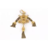 gouden bloemhanger 14 krt. gouden hanger versierd met o.a. kwastjes, rozetten en bloemmotieven,