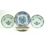 3 Chinese borden en Japans bord stel blauw/wit Chinees porseleinen borden met floraal decor, idem