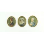3 portretminiaturen serie van 3 ovale portretminiaturen met voorstelling van kind, meisje en dame,