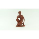 Weens aardewerk sculptuur knielend naakt Weense terracotta sculptuur met voorstelling van