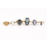 6 diverse gouden ringen lot van 6 diverse gouden ringen bezet met o.a. spinel, diamant en maansteen,