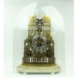 Engelse geelkoperen skeletklok Engelse geelkoperen skeletklok met carillon in de vorm van katedraal,