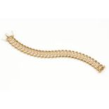 18 krt. gouden schakelarmband 18 krt. gouden schakelarmband, lengte: 19 cm., breed: 15 mm., gewicht: