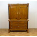 eiken kabinet Hollands eiken kabinet met stel paneeldeuren en 3 laden, versierd met galerijrand,