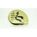 schaal, Wim Visser gele aardewerk schaal met zwart decor van springende herten, ontwerp: Wim Visser,