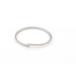 witgouden stijve armband met diamant 18 krt. witgouden stijve armband bezet met 36 briljanten,