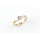 geelgouden ring met diamant 14 krt. gouden ring bezet met 9 briljantjes in rozet, totaal circa 0.