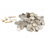 lot zilveren munten, dasspeld en manchetknopen 14 krt. gouden dasspeld, gewicht 4 gram, lot munten