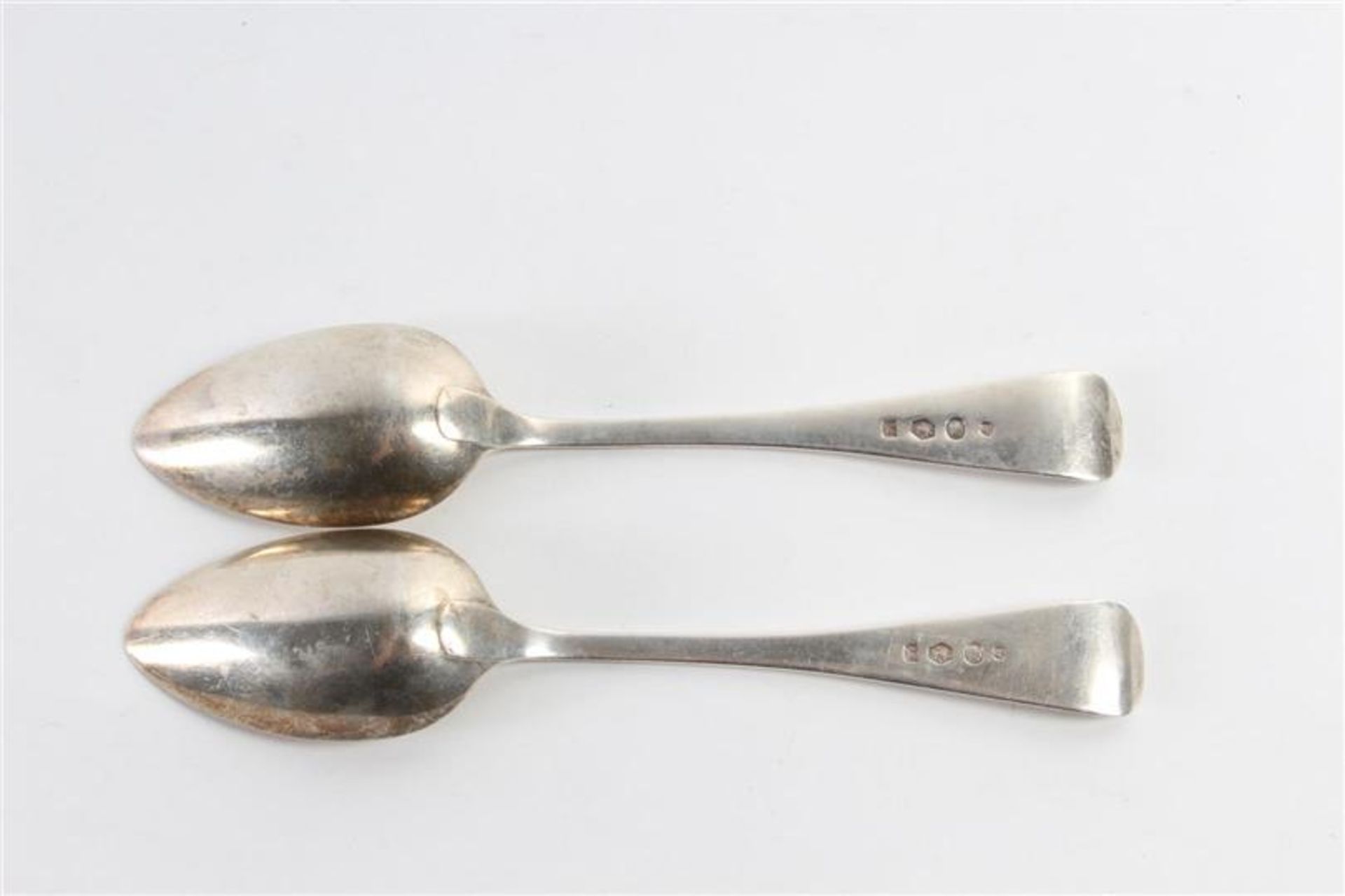 Divers zilver: drie kreefthaken, twee lepels en acht messen met ebbenhouten heften ingelegd met - Image 8 of 9