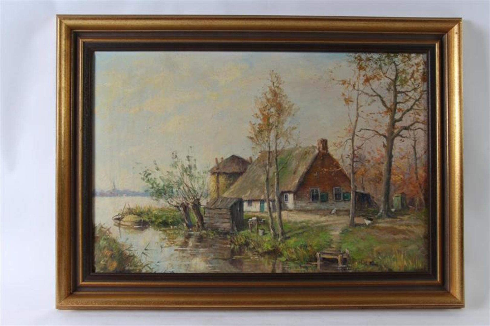 Schilderij, olieverf op doek, 'Boerderij aan het water'. HxB: 40 x 63 cm.