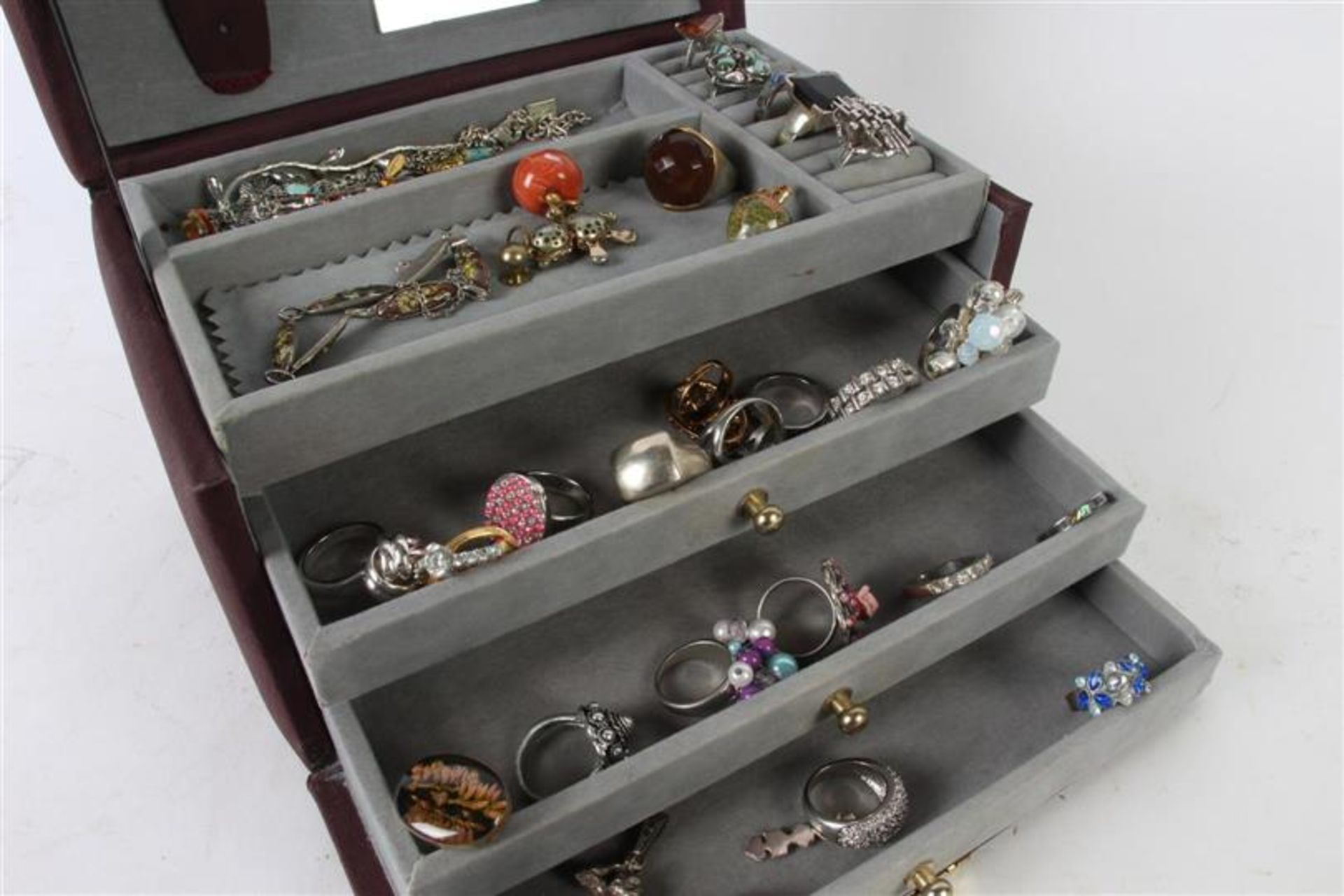 Bijouxdoos met diverse ringen, hangers en armband. - Bild 3 aus 3