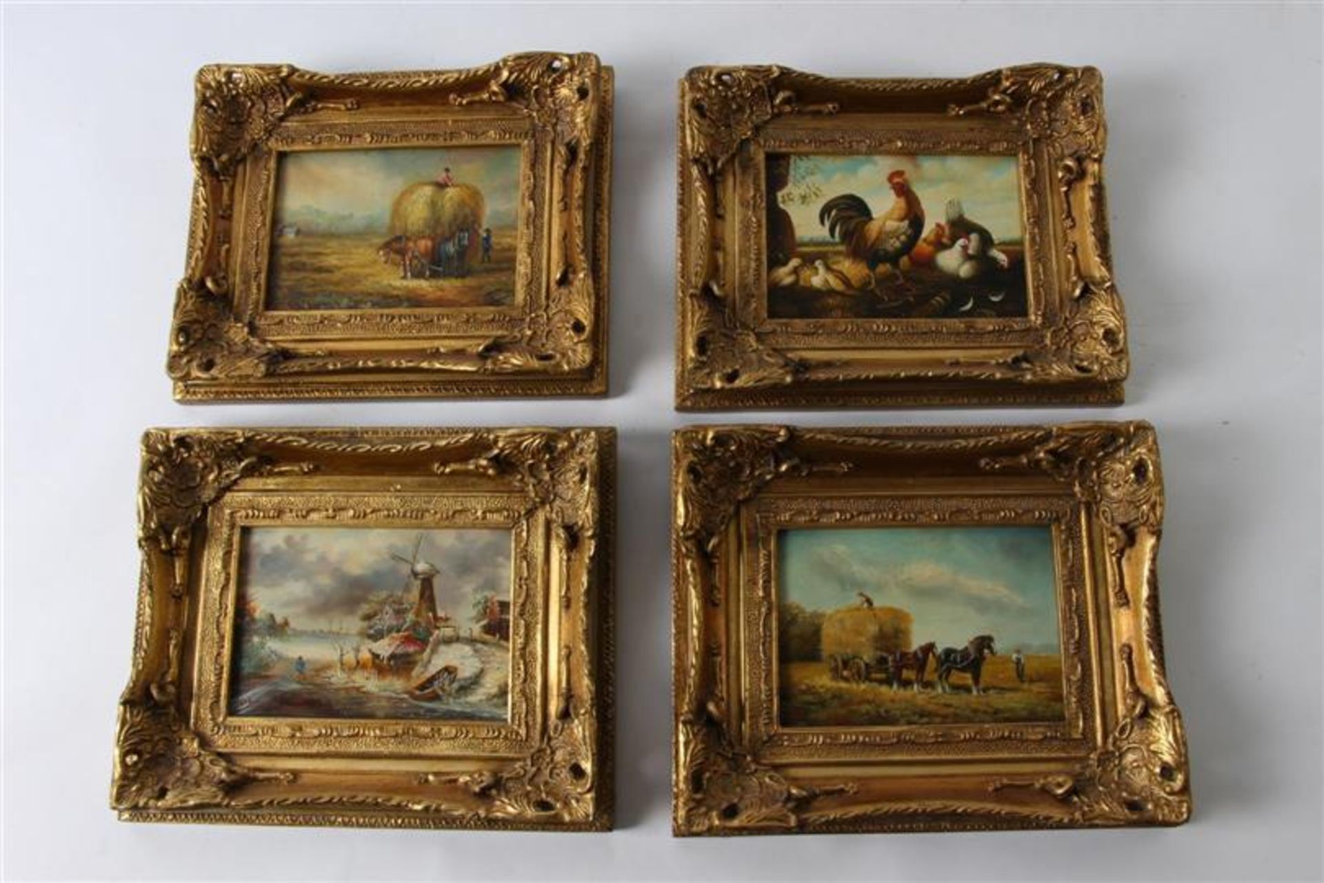 Vier schilderijen op paneel in gipsen lijst, diverse voorstellingen. HxB: 11 x 16 cm.