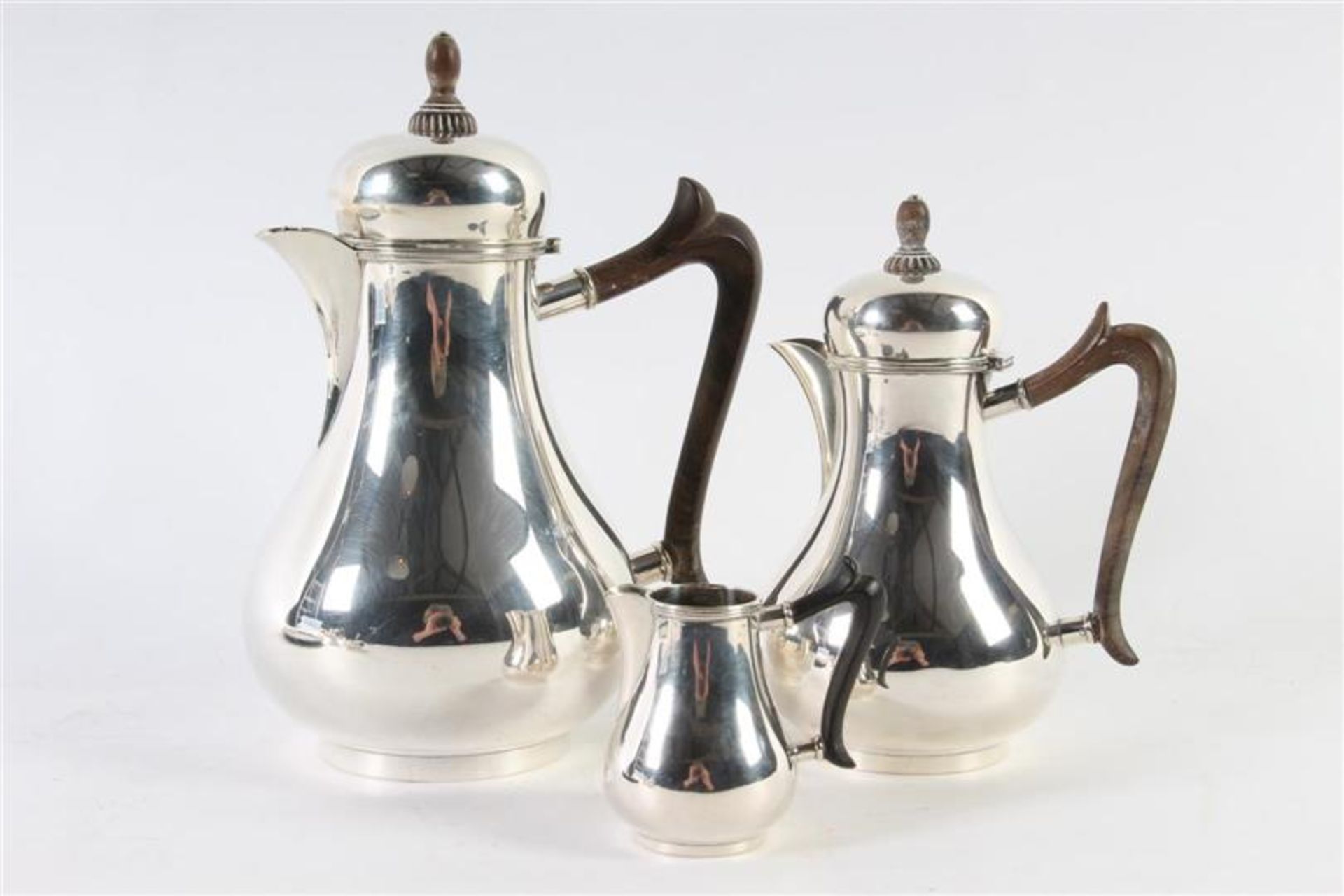 Zilveren koffie en theeservies, vierdelig met blad, Van Kempen. Toegevoegd lepelvaasje. Gewicht: 970 - Bild 2 aus 6